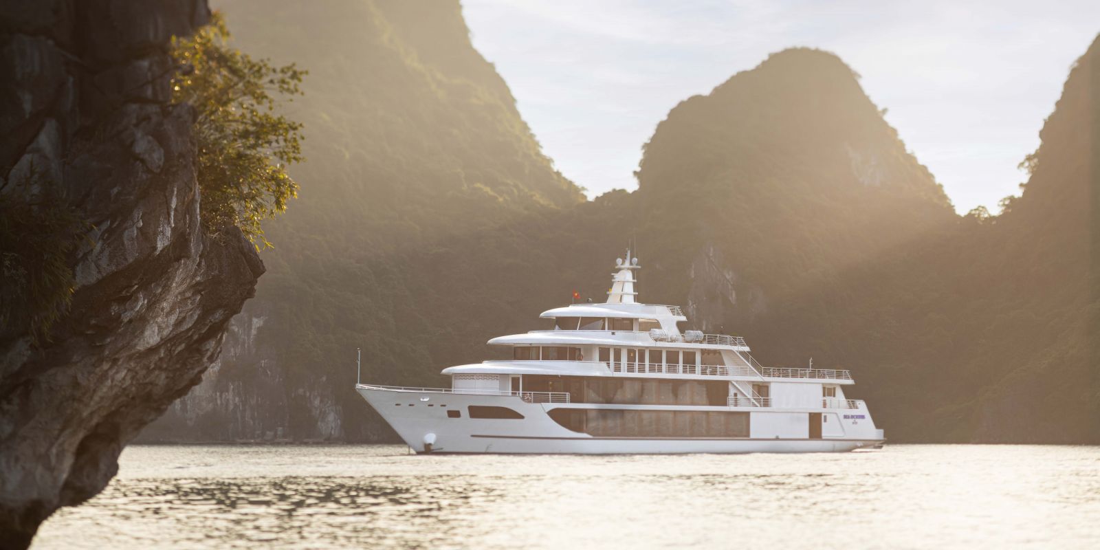 Sea Octopus Cruise, The most luxurious gastronomy cruise, in Halong bay